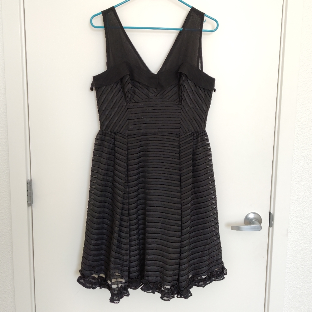 Mcginn Black Sleeveless V-Neck Flared Ruffled Cocktail Dress